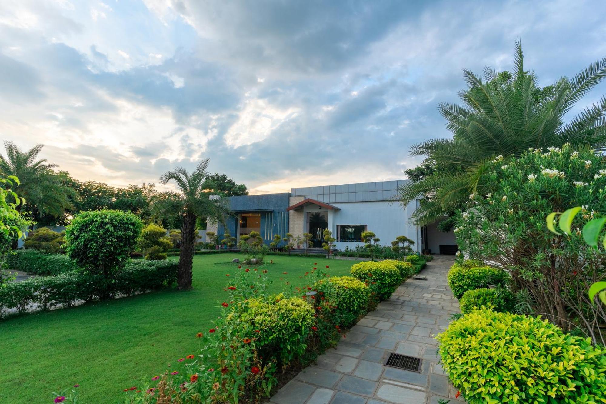 Lumbini Palace Resort Exterior foto